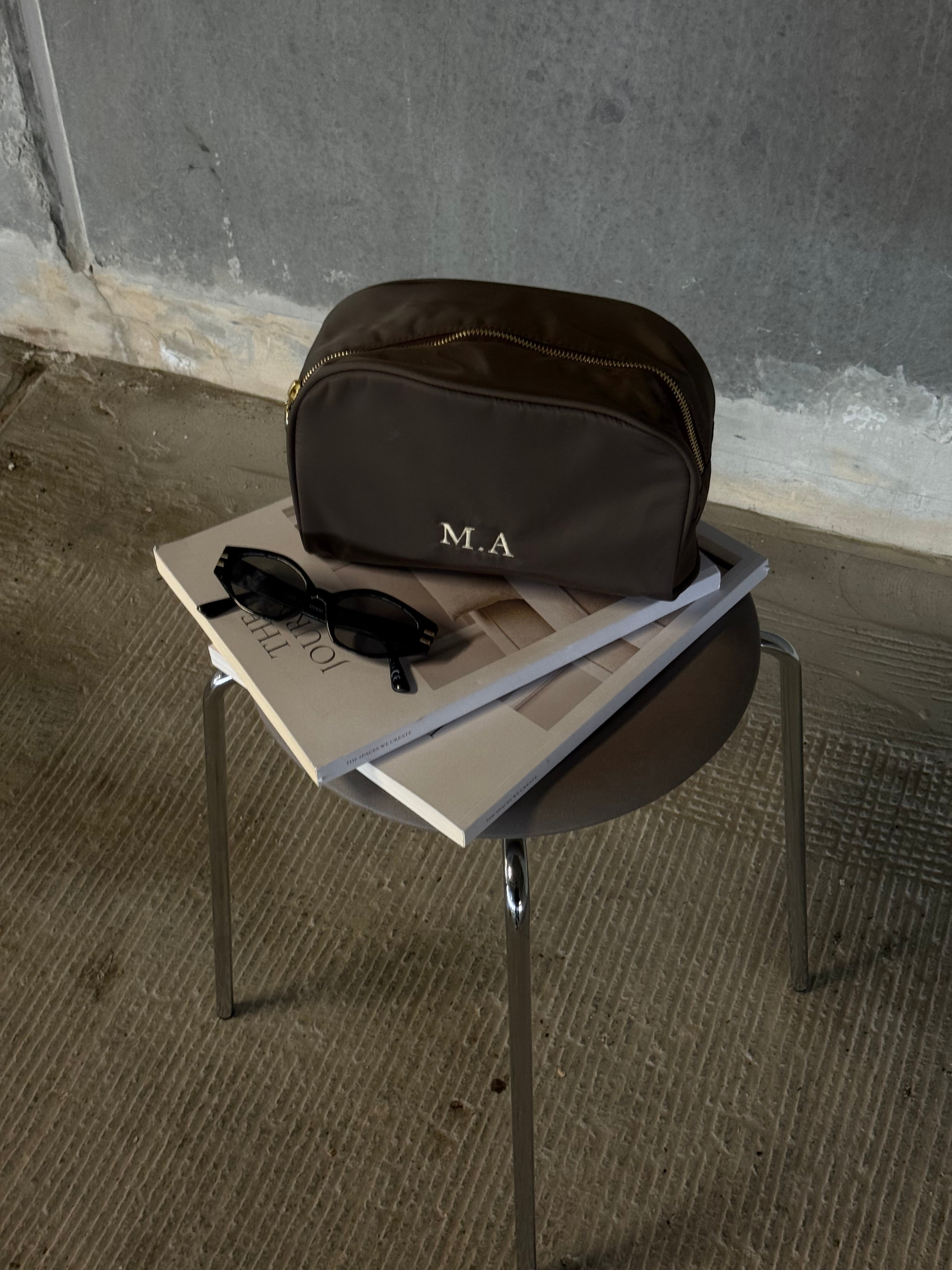 The Makeup Set (brown)